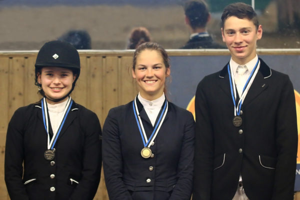Juunioride medalikolmik: Kirkke Eliise Põldsalu, Katriin Sild, Andres Zirk. Foto: Susanna Liis Ole